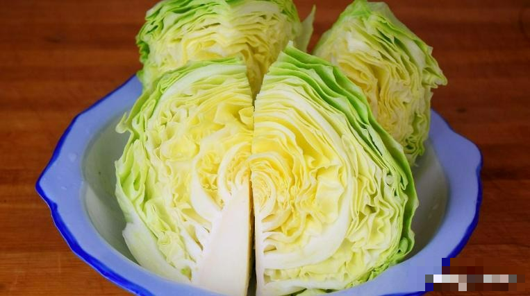 Xào bắp cải đừng cho ngay vào nồi, làm theo 3 bước này bắp cải giòn, ngọt, không bị ra nước - Ảnh 1. Xào bắp cải đừng cho ngay vào nồi, làm theo 3 bước này bắp cải giòn, ngọt, không bị ra nước - Ảnh 1.