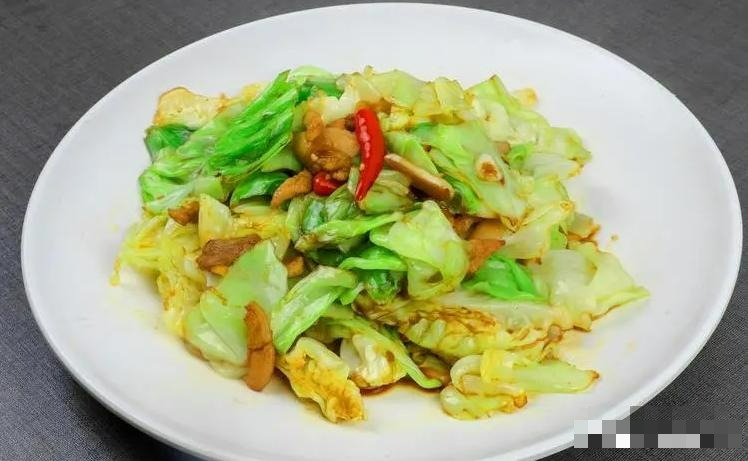 Xào bắp cải đừng cho ngay vào nồi, làm theo 3 bước này bắp cải giòn, ngọt, không bị ra nước - Ảnh 3. Xào bắp cải đừng cho ngay vào nồi, làm theo 3 bước này bắp cải giòn, ngọt, không bị ra nước - Ảnh 3.