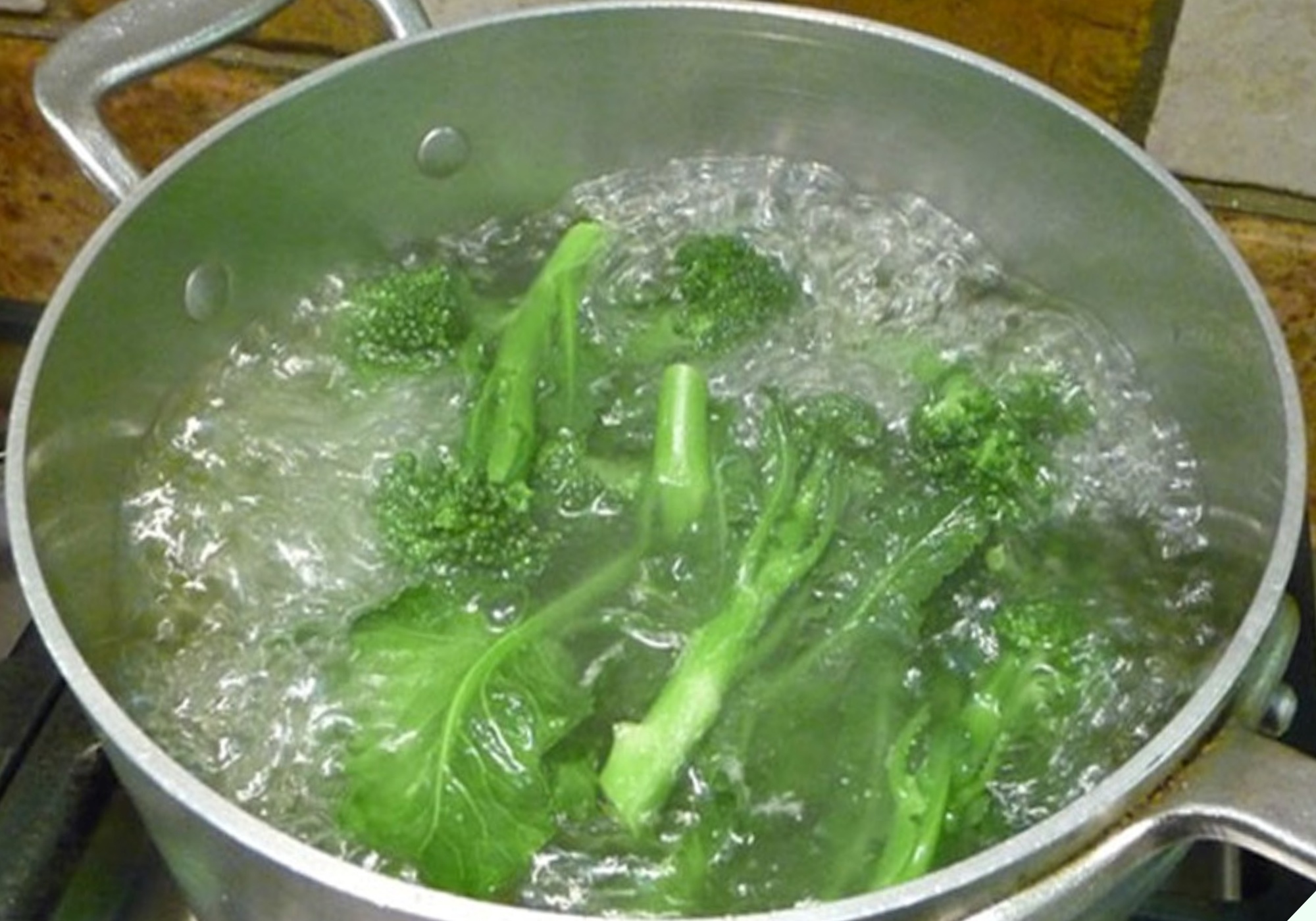 Loại rau rẻ tiền lại rất ngon đang vào cuối vụ, có lượng canxi gấp 5 lần cá - Ảnh 10.