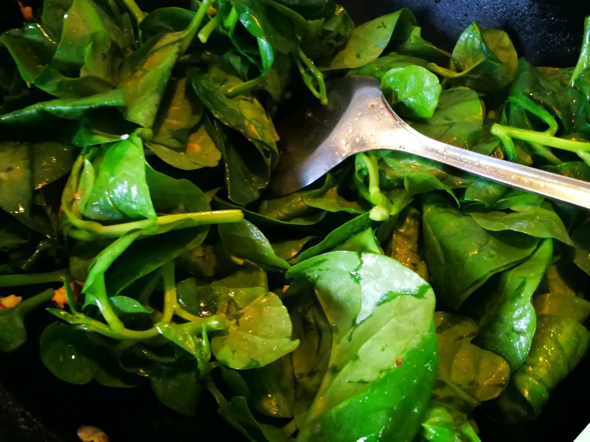 Loại rau được ví là “bậc thầy bổ sung canxi tốt hơn cả sữa mà siêu rẻ, mua về nấu kiểu này ăn trôi cả - Ảnh 7.