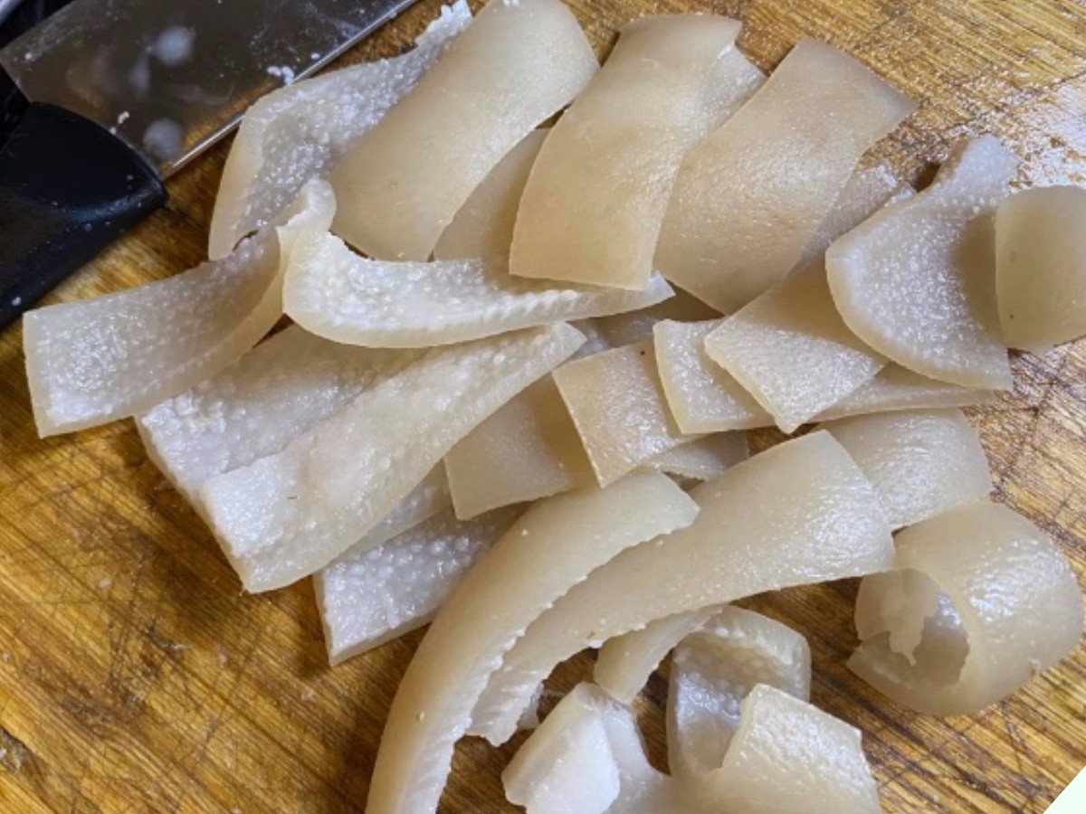 Phần rẻ nhất của con lợn vứt đầy chợ không ai lấy nhưng là “kho collagen”, mua về nấu kiểu này ngon hơn thịt - Ảnh 2.