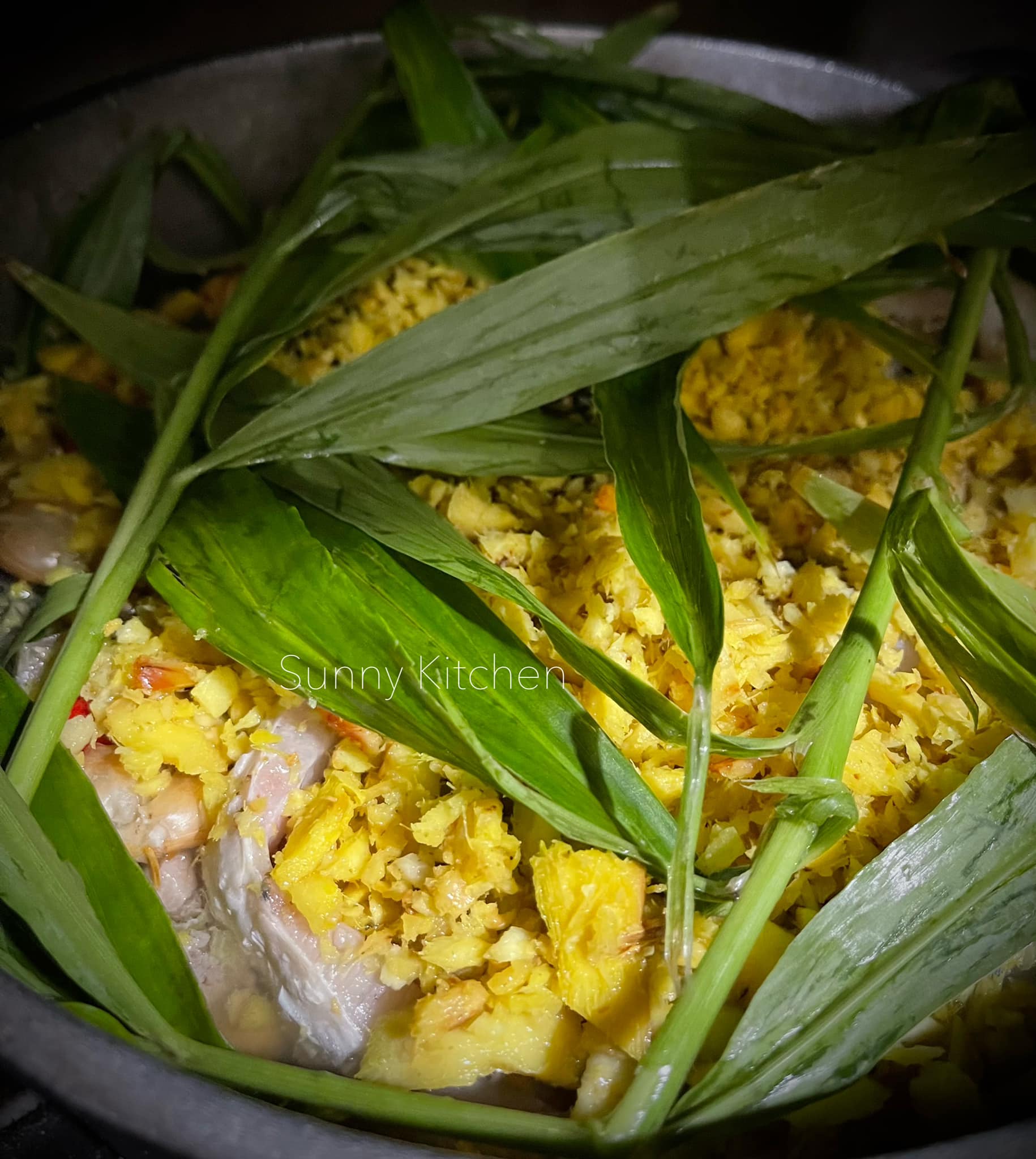 Cá kho cùng loại lá này, vừa thơm vừa không tanh - Ảnh 3. Cá kho cùng loại lá này, vừa thơm vừa không tanh - Ảnh 3.