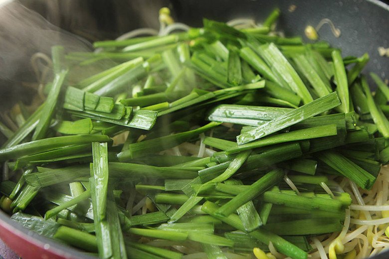 Giá đỗ xào với những thứ này vừa rẻ lại ngon, siêu giàu vitamin, canxi không ăn quá phí - Ảnh 3.