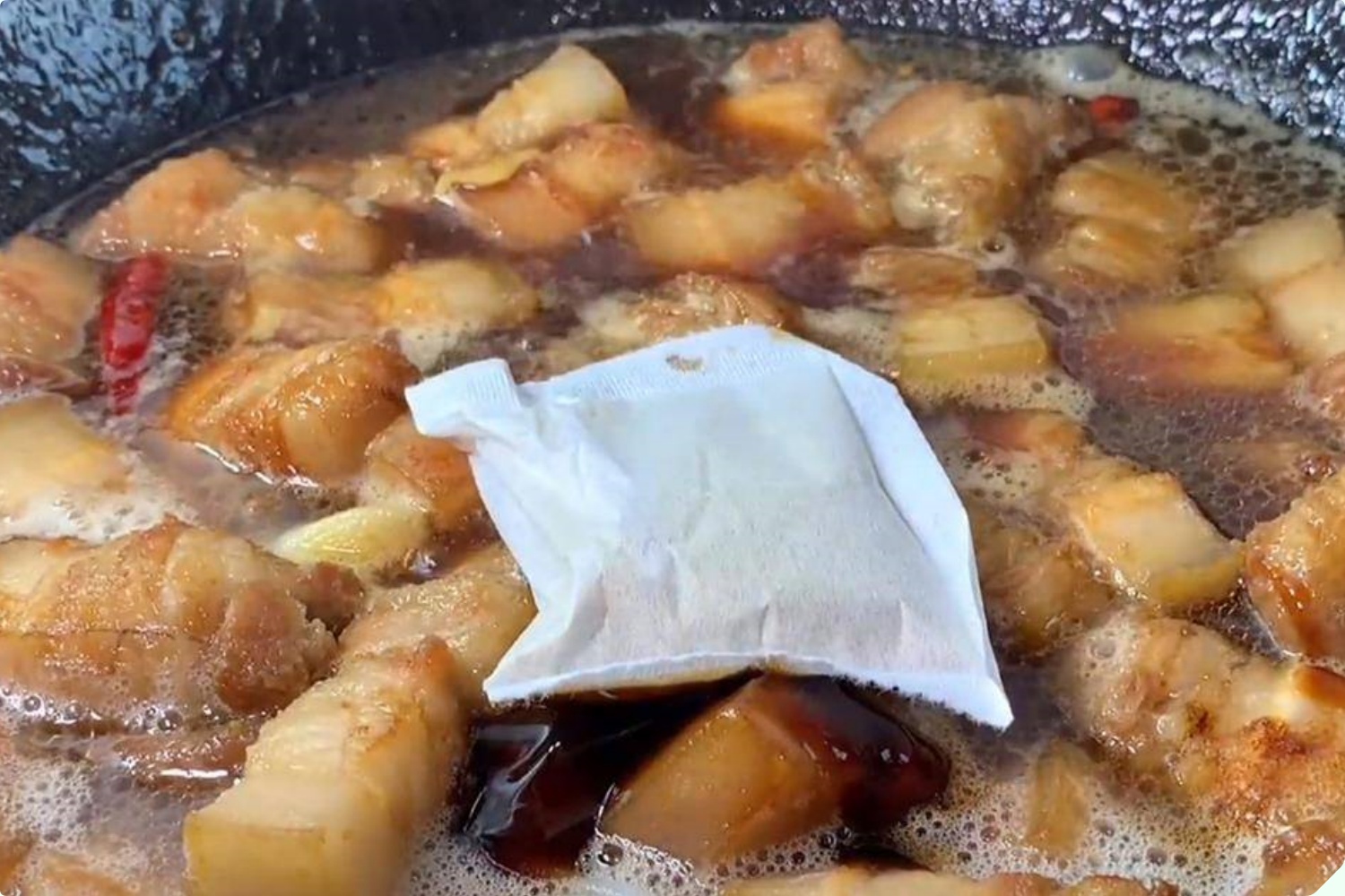 Nấu thịt kho đừng cho nước, cứ thêm thứ này vào thịt mềm ngon, đậm đà mà không bị ngấy - Ảnh 14.