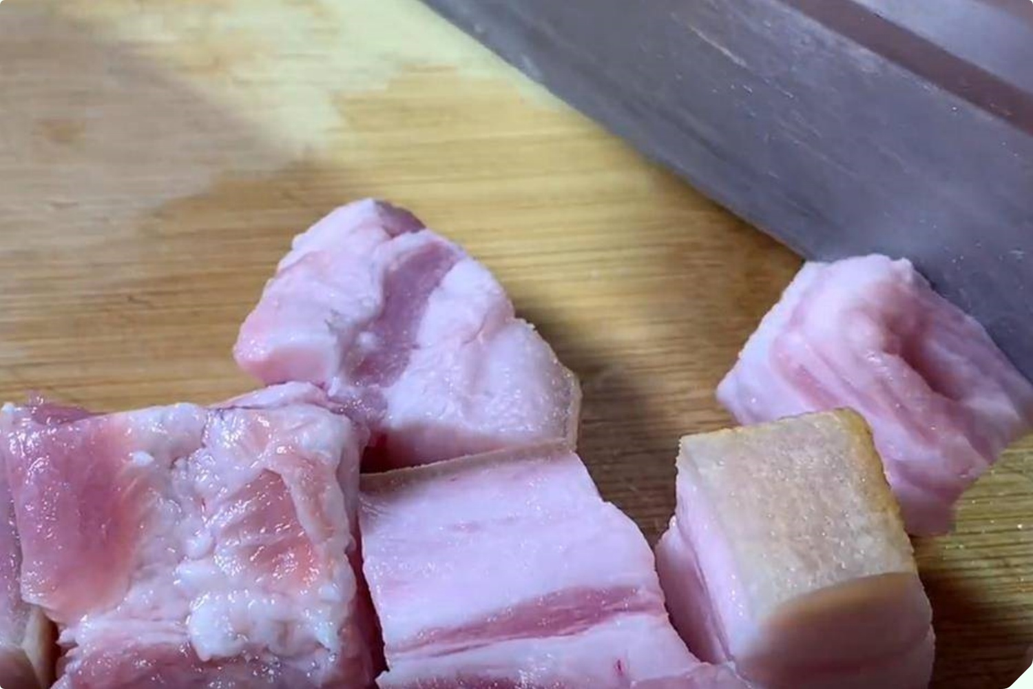 Nấu thịt kho đừng cho nước, cứ thêm thứ này vào thịt mềm ngon, đậm đà mà không bị ngấy - Ảnh 8.