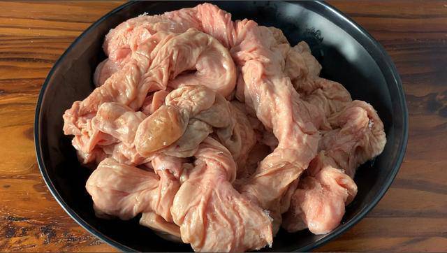 Rửa lòng già không cần cầu kỳ, dùng thứ bột màu vàng này đánh bay hết sạch mùi hôi - Ảnh 1. Rửa lòng già không cần cầu kỳ, dùng thứ bột màu vàng này đánh bay hết sạch mùi hôi - Ảnh 1.