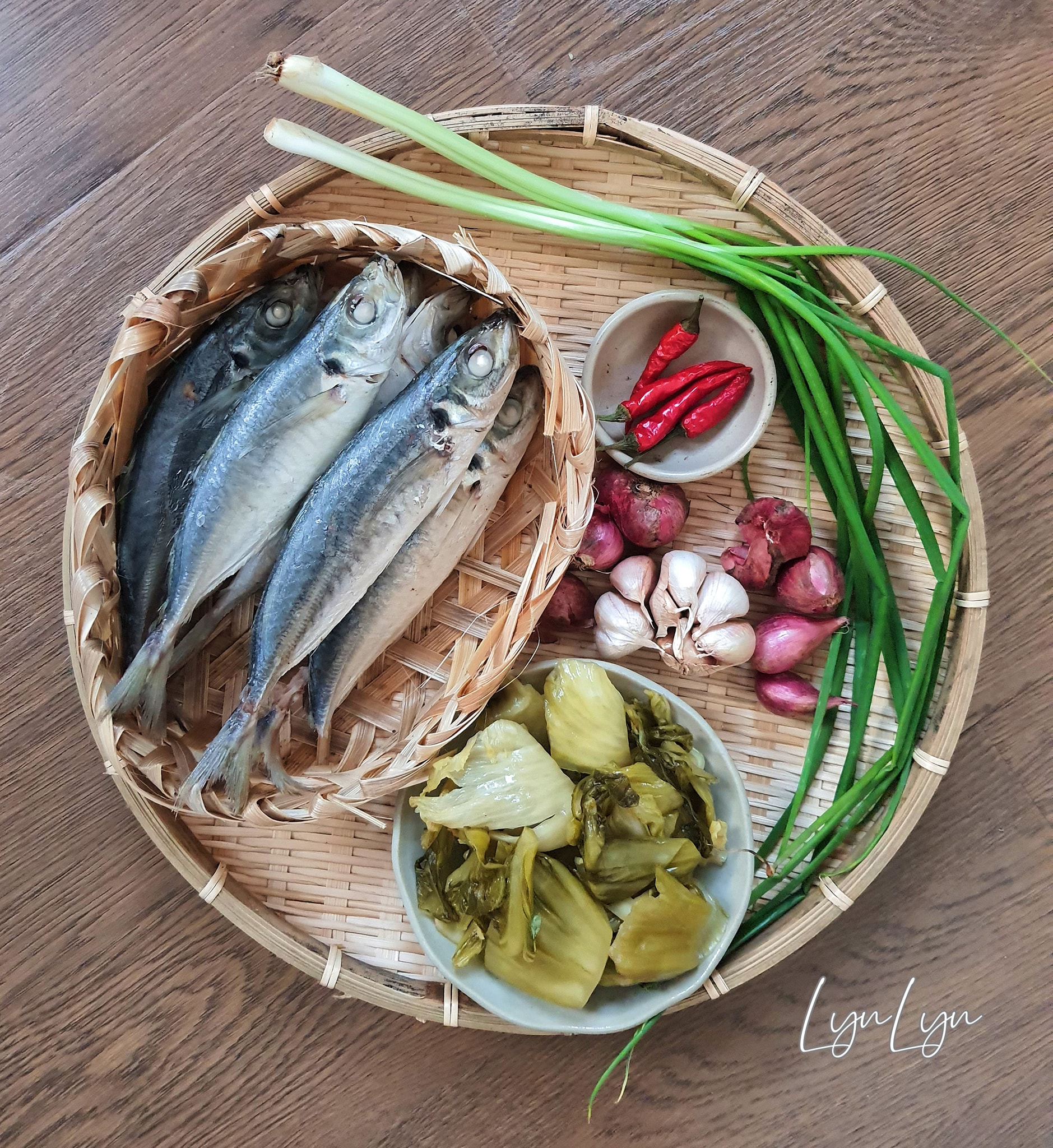 Mách bạn cách làm món cá nục hấp om cải chua ngon đúng điệu - Ảnh 2. Mách bạn cách làm món cá nục hấp om cải chua ngon đúng điệu - Ảnh 2.