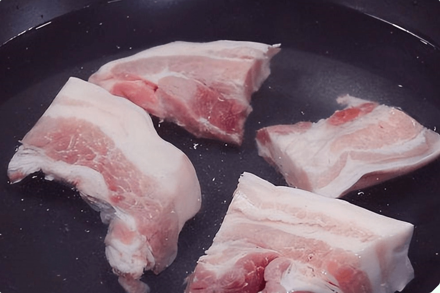 Kho thịt càng cho nhiều gia vị càng không ngon, nhớ “1 bỏ 3 không” thịt mềm thơm, đậm vị, chẳng bị tanh nồng - Ảnh 5.