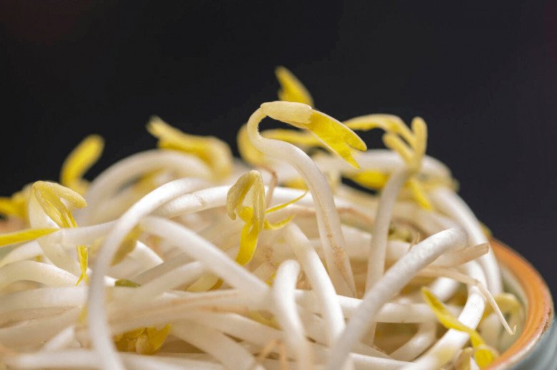 Loại rau được coi là món quà của tự nhiên đem xào với lá hẹ ngon mà bổ từ trong ra ngoài - Ảnh 1.