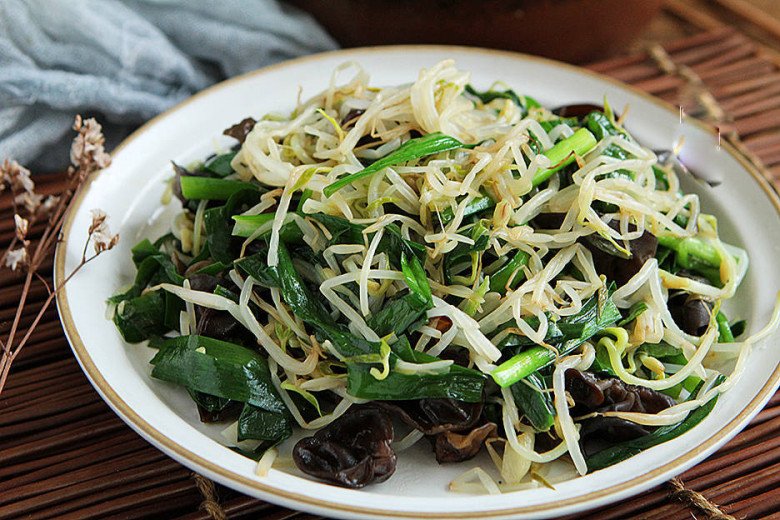 Loại rau được coi là món quà của tự nhiên đem xào với lá hẹ ngon mà bổ từ trong ra ngoài - Ảnh 5.