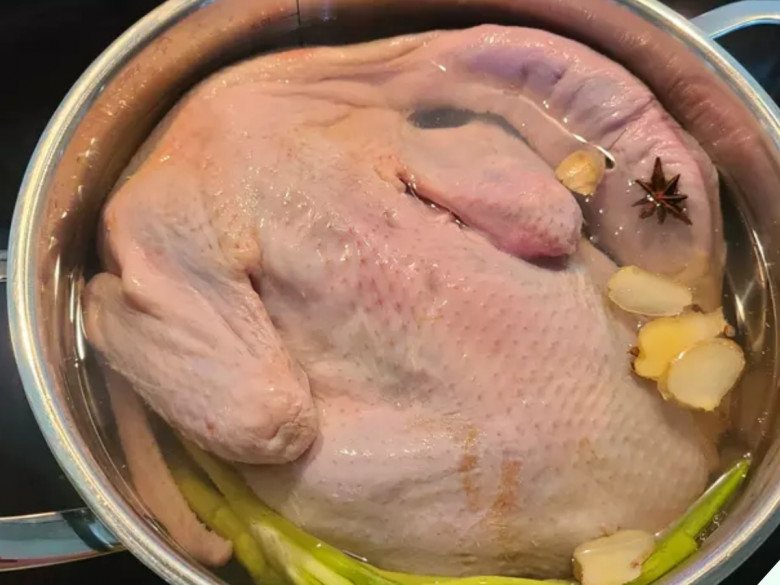 Luộc vịt cứ thả thứ này vào, thịt hết sạch mùi hôi tanh, miếng nào cũng mềm ngon gấp 10 lần - Ảnh 7.