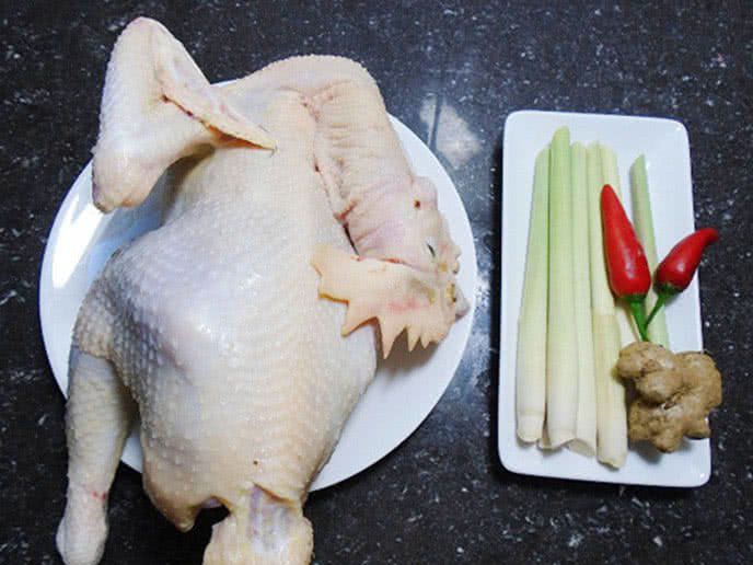 Luộc gà bằng nước lã chưa chắc đã ngon: Đây mới là nước dùng để luộc gà cực ngọt, con nào cũng thơm nức - Ảnh 1. Luộc gà bằng nước lã chưa chắc đã ngon: Đây mới là nước dùng để luộc gà cực ngọt, con nào cũng thơm nức - Ảnh 1.