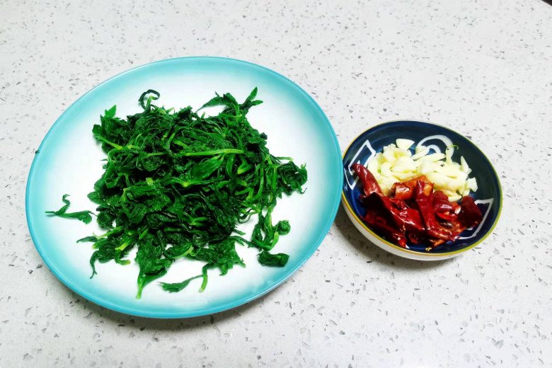 Toàn thân cây này là báu vật, phần lá bổ dưỡng nhất đem bóp nộm đơn giản vẫn được món ngon lại siêu tốt - Ảnh 2. Toàn thân cây này là báu vật, phần lá bổ dưỡng nhất đem bóp nộm đơn giản vẫn được món ngon lại siêu tốt - Ảnh 2.