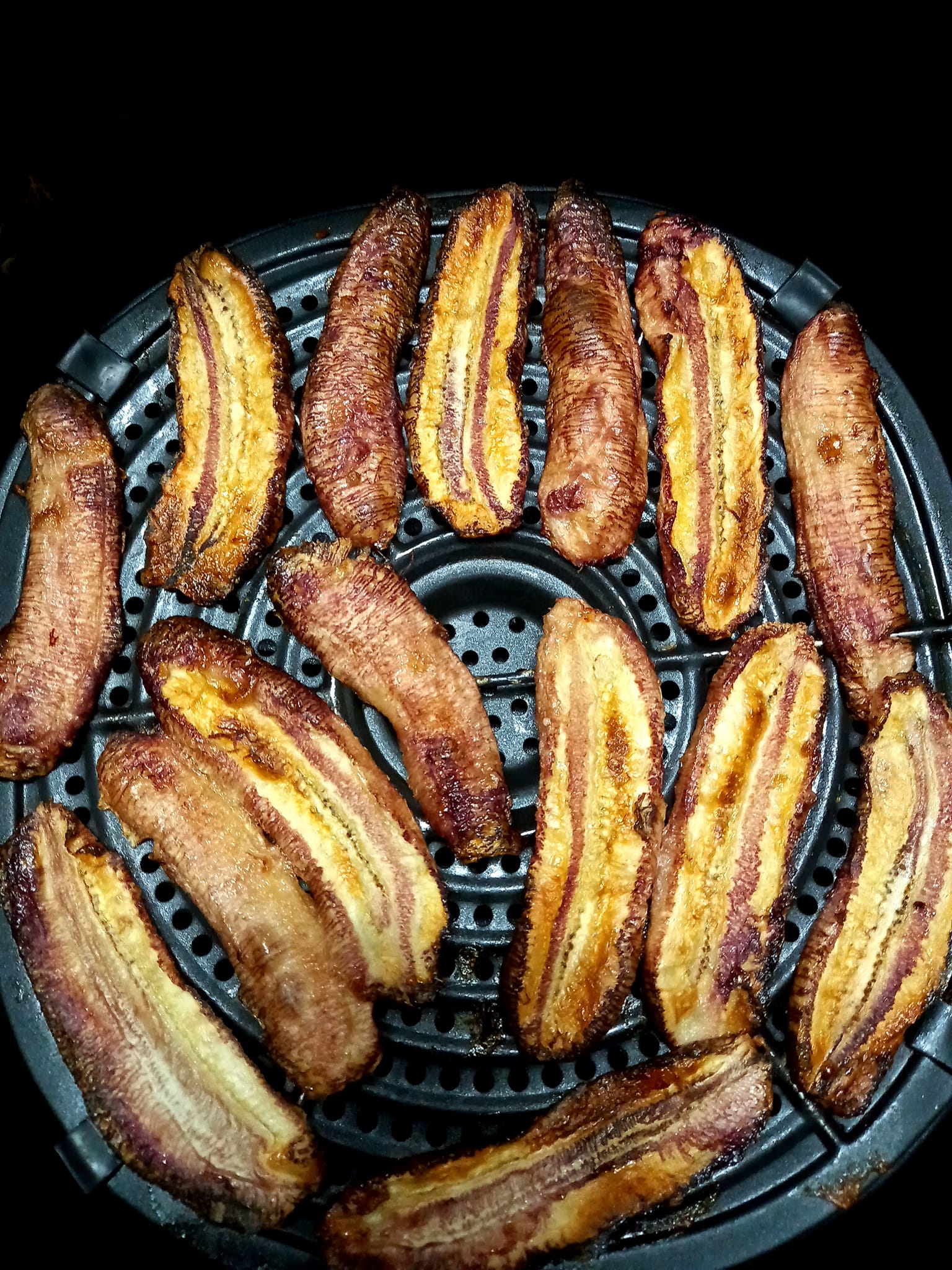 Bí quyết làm chuối sứ sấy dẻo mềm ngọt bằng nồi chiên không dầu - Ảnh 5.