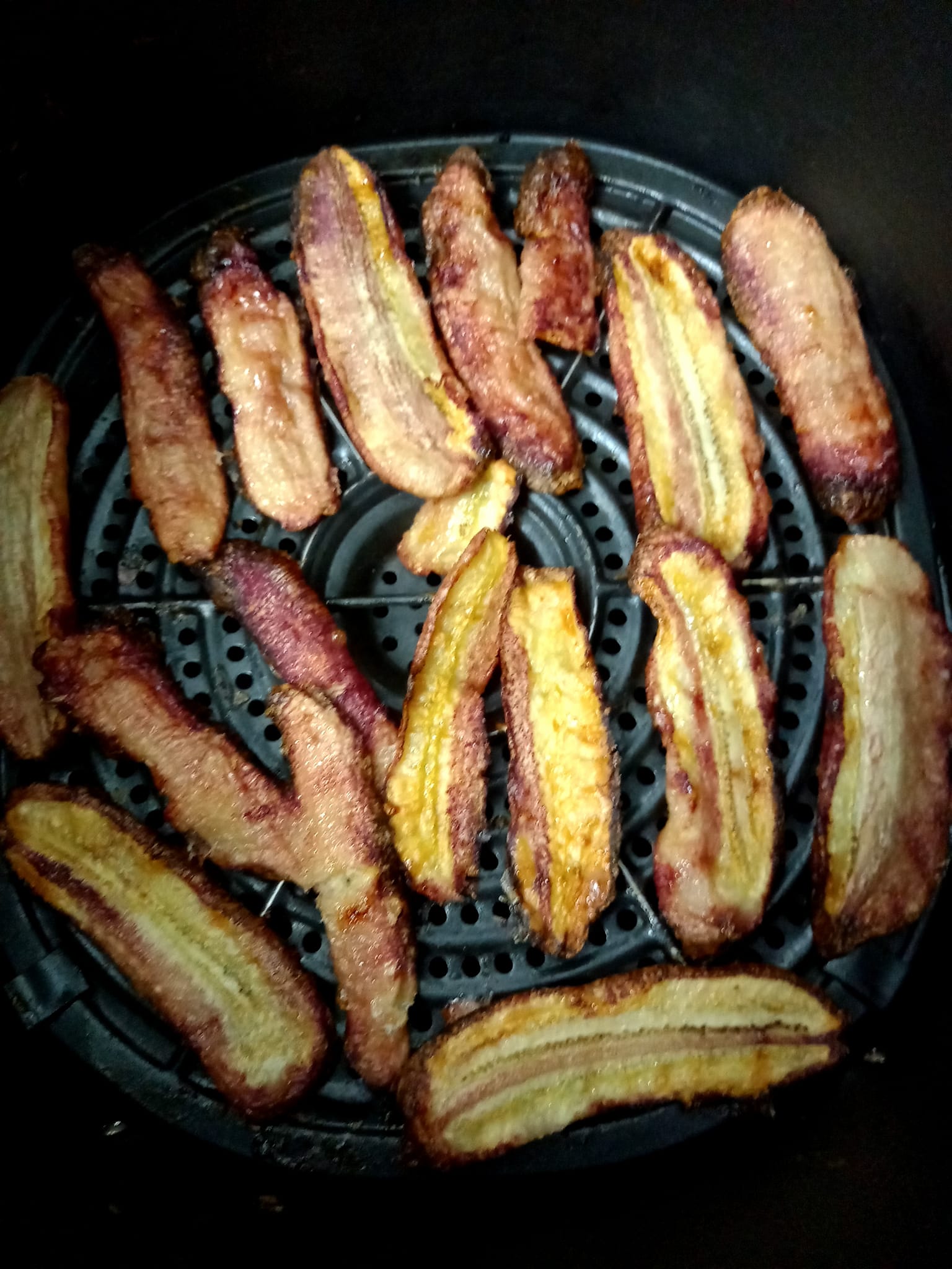 Bí quyết làm chuối sứ sấy dẻo mềm ngọt bằng nồi chiên không dầu - Ảnh 4.