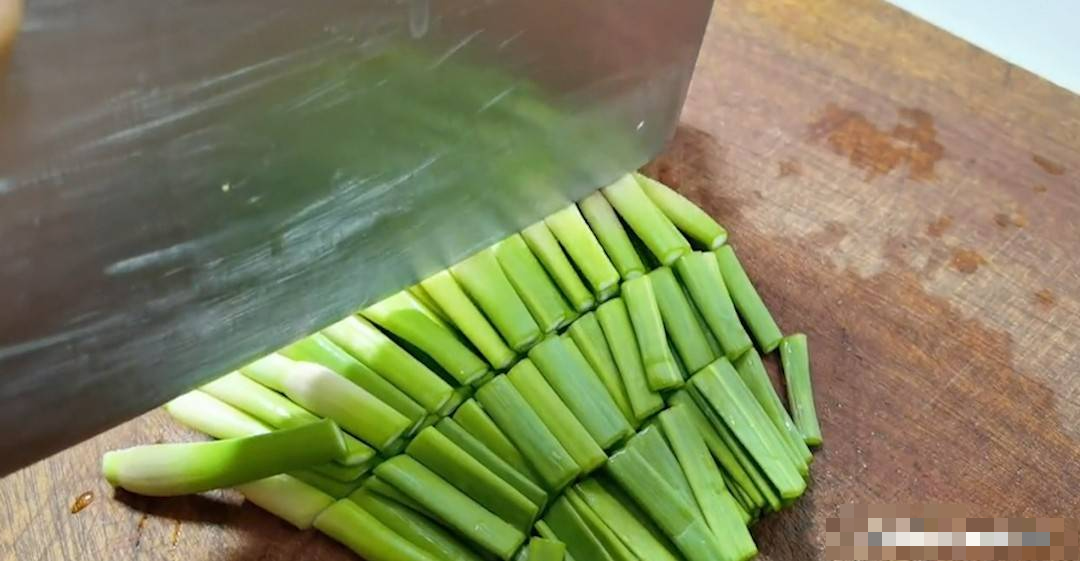 Loại rau là "kháng sinh tự nhiên", bổ gan, hạ huyết áp, nhiều người không biết ăn, làm bánh, xào thịt đều ngon - Ảnh 10.