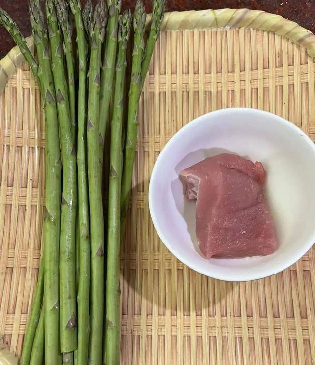 Loại rau "bảo bối" của chị em, giúp ngừa lão hóa, tăng ham muốn, xào qua cũng thành món ngon - Ảnh 3.