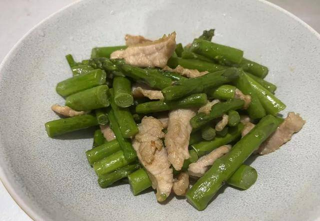 Loại rau "bảo bối" của chị em, giúp ngừa lão hóa, tăng ham muốn, xào qua cũng thành món ngon - Ảnh 2.