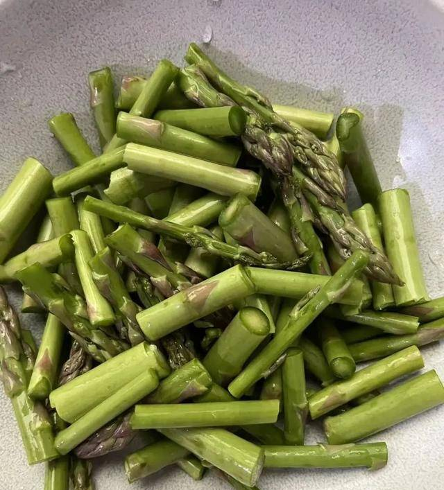 Loại rau "bảo bối" của chị em, giúp ngừa lão hóa, tăng ham muốn, xào qua cũng thành món ngon - Ảnh 4.