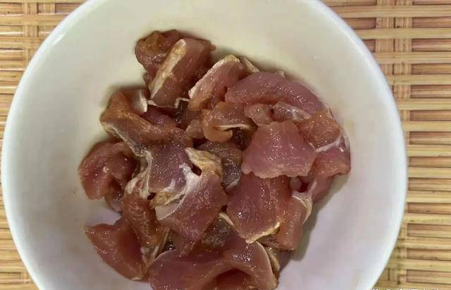 Loại rau "bảo bối" của chị em, giúp ngừa lão hóa, tăng ham muốn, xào qua cũng thành món ngon - Ảnh 5.