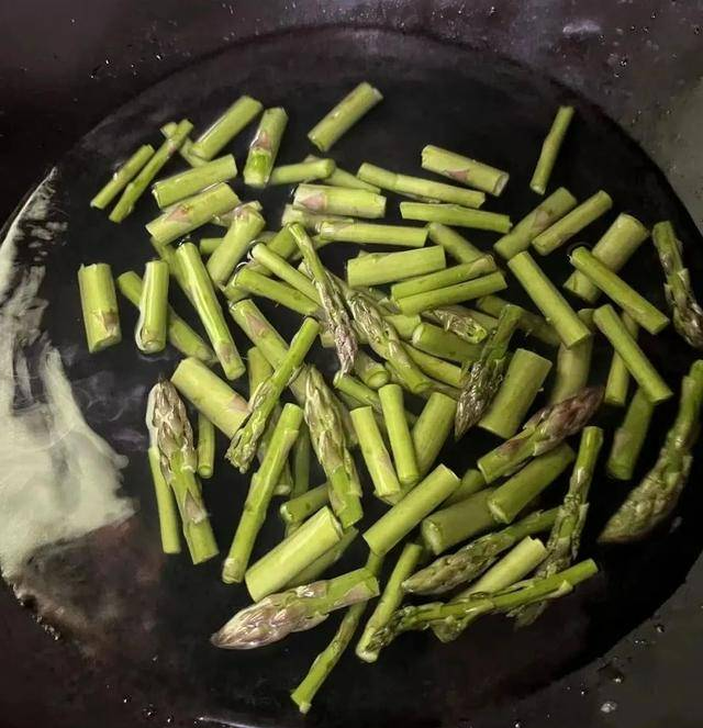 Loại rau "bảo bối" của chị em, giúp ngừa lão hóa, tăng ham muốn, xào qua cũng thành món ngon - Ảnh 6.