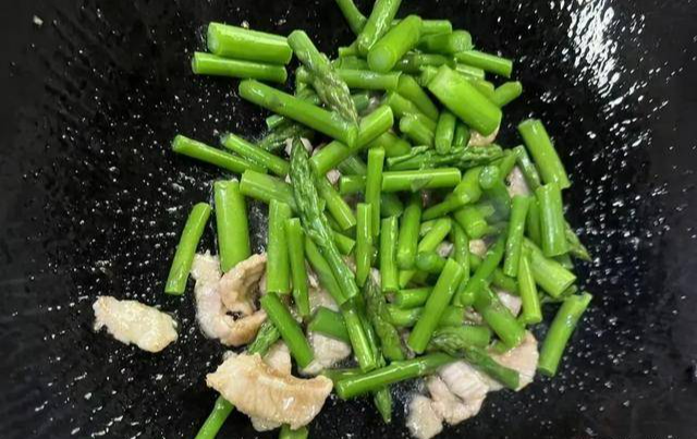 Loại rau "bảo bối" của chị em, giúp ngừa lão hóa, tăng ham muốn, xào qua cũng thành món ngon - Ảnh 8.