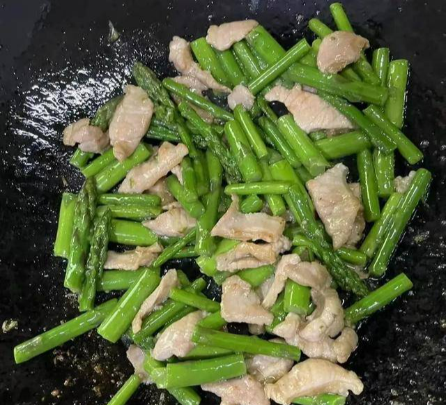 Loại rau "bảo bối" của chị em, giúp ngừa lão hóa, tăng ham muốn, xào qua cũng thành món ngon - Ảnh 9.