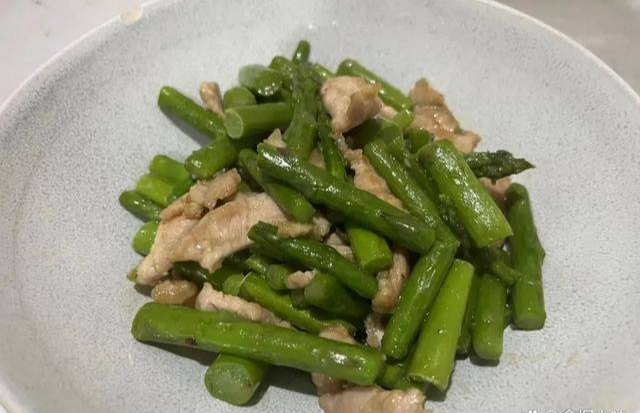 Loại rau "bảo bối" của chị em, giúp ngừa lão hóa, tăng ham muốn, xào qua cũng thành món ngon - Ảnh 10.