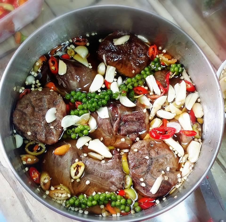 Làm món bắp bò ngâm mắm nhâm nhi ngày hè, ai ăn cũng thích mê - Ảnh 2. Làm món bắp bò ngâm mắm nhâm nhi ngày hè, ai ăn cũng thích mê - Ảnh 2.