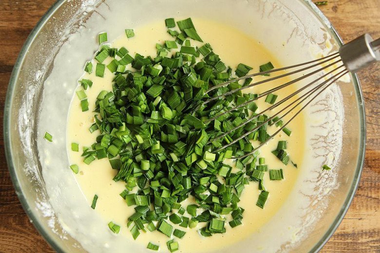 Mua được nắm cỏ làm sạch ruột đem nấu kiểu này được món ăn sáng cực ngon, tốt cho tiêu hoá và cực bổ thận - Ảnh 4.