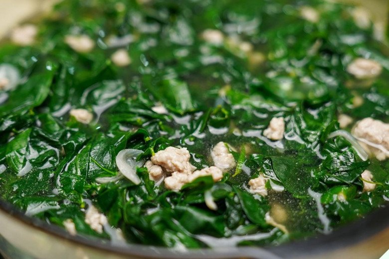 Cây này trồng chỉ lấy lá, vitamin C gấp 45 lần rau thường, nấu với trứng rất ngon, quét sạch “rác” trong ngũ tạng - Ảnh 2.