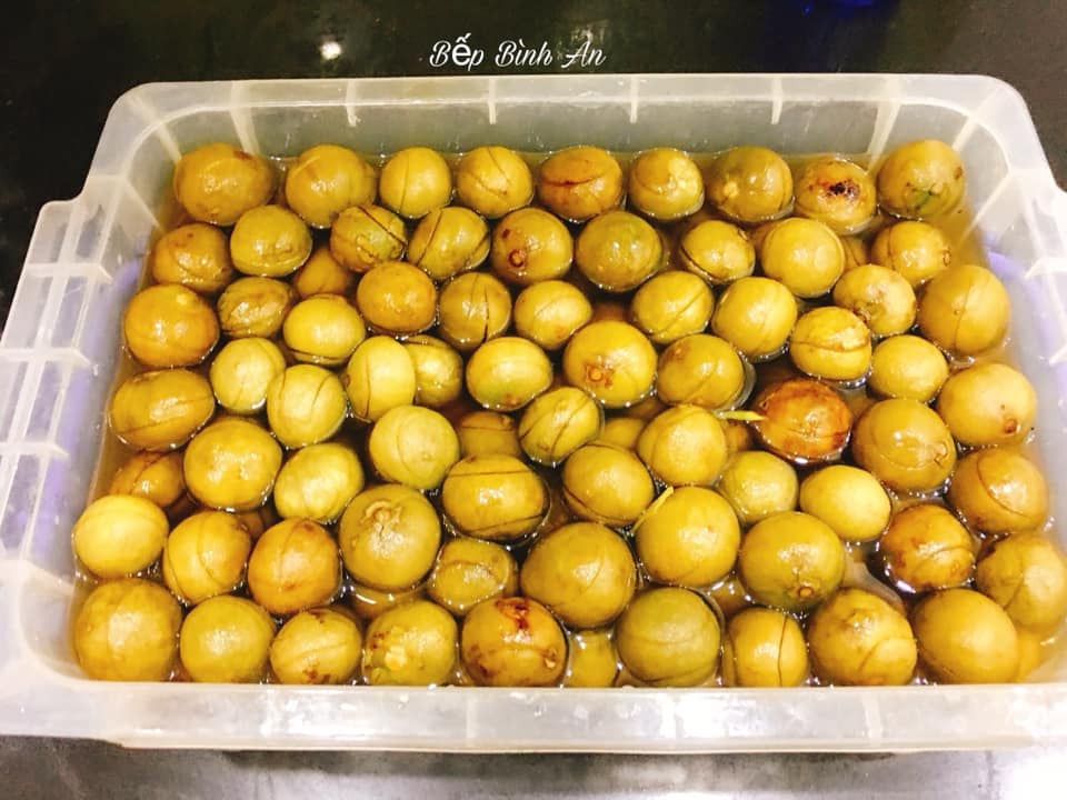 Bí quyết ngâm sấu giòn ngon, không teo, để lâu không nổi váng - Ảnh 1.