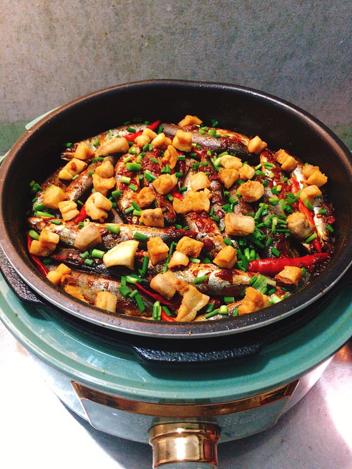 Muốn kho cá nục không tanh, thịt chắc, nhớ dùng loại nước này - Ảnh 2.