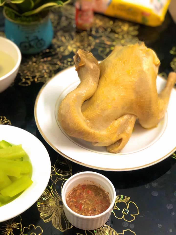 Luộc gà bằng nước lạnh hay nước sôi, làm sai khiến gà luộc mất ngon - Ảnh 4. Luộc gà bằng nước lạnh hay nước sôi, làm sai khiến gà luộc mất ngon - Ảnh 4.