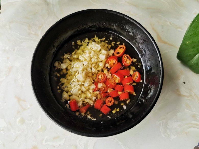 Loại rau chợ Việt bán vài nghìn/mớ, ở Nhật 100.000đ/10 cọng, nấu thế này giòn sần sật ăn rất ngon - Ảnh 8.