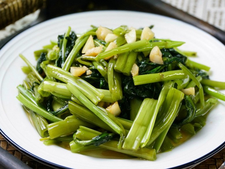 Loại rau chợ Việt bán vài nghìn/mớ, ở Nhật 100.000đ/10 cọng, nấu thế này giòn sần sật ăn rất ngon - Ảnh 3.