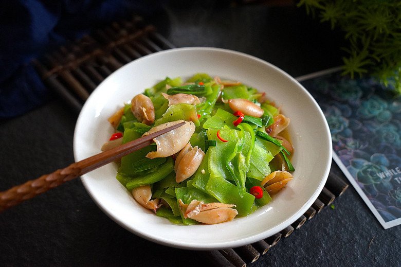 Cây này tưởng chỉ ăn lá, ai ngờ thân lại siêu ngon đem xào mực được món giàu canxi, tốt cho sức khoẻ - Ảnh 9.