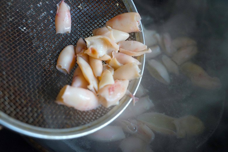 Cây này tưởng chỉ ăn lá, ai ngờ thân lại siêu ngon đem xào mực được món giàu canxi, tốt cho sức khoẻ - Ảnh 6.