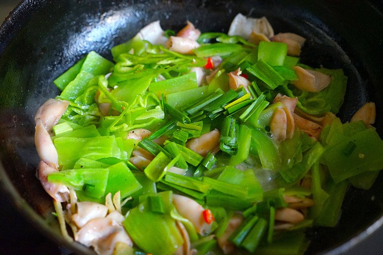 Cây này tưởng chỉ ăn lá, ai ngờ thân lại siêu ngon đem xào mực được món giàu canxi, tốt cho sức khoẻ - Ảnh 8.