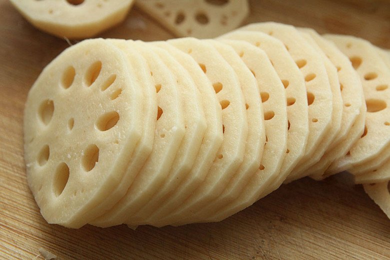 Loại củ sống ngập trong bùn, thân trắng toát, siêu giàu vitamin làm kiểu này vừa ngon lại giòn sần sật, giải nhiệt ngày hè - Ảnh 3.