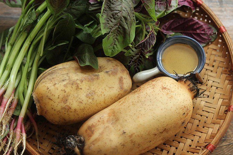 Loại củ sống ngập trong bùn, thân trắng toát, siêu giàu vitamin làm kiểu này vừa ngon lại giòn sần sật, giải nhiệt ngày hè - Ảnh 1.