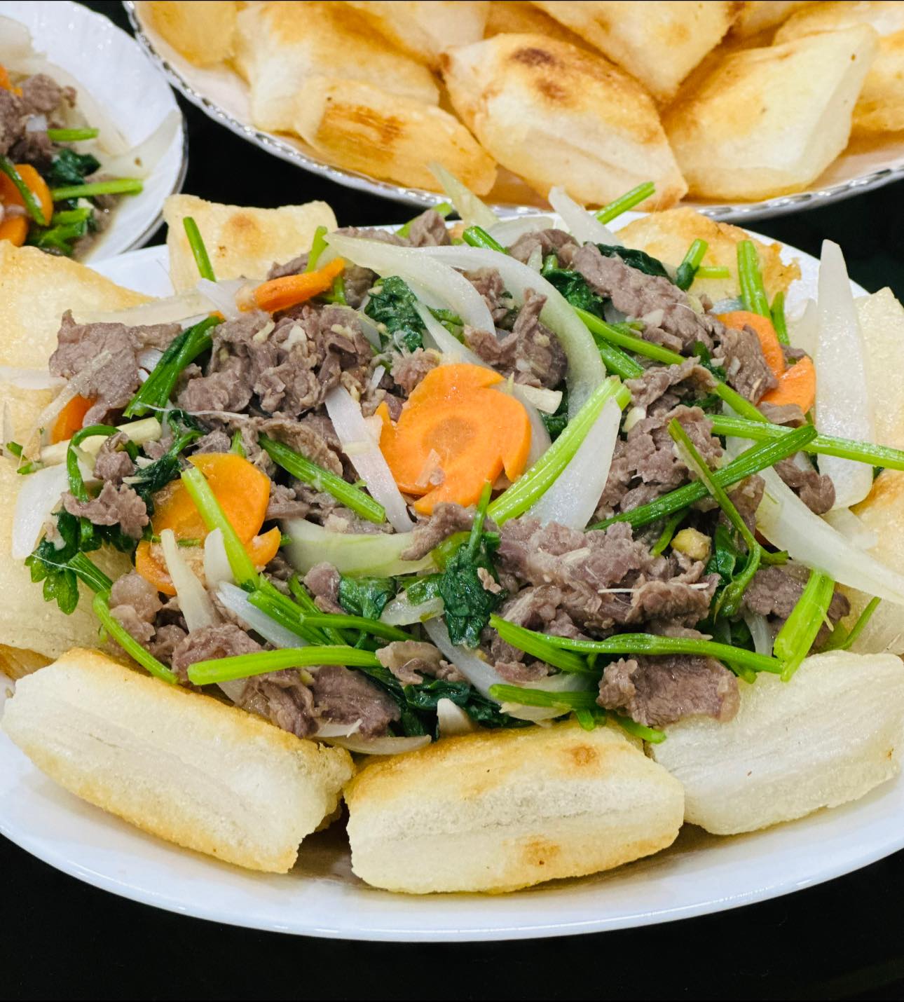 Lạ miệng hấp dẫn với món phở chiên phồng - Ảnh 1.