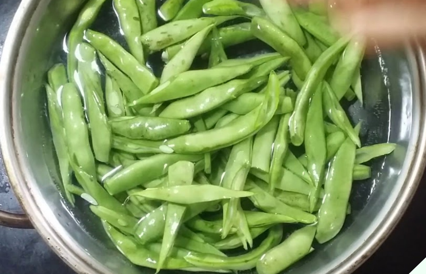 Loại rau rẻ bèo được ví như thuốc khỏe xương, nấu món gì cũng bổ, trẻ cao lớn, già chắc xương - Ảnh 3.