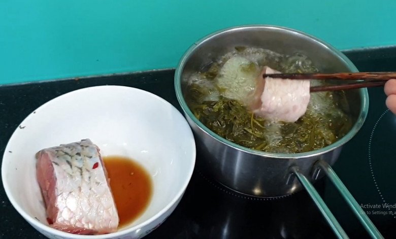 Cứ tưởng trồng chỉ để lấy củ ai ngờ lá của cây này cực ngon, nấu chung với con giàu đạm được món bổ từ - Ảnh 11.