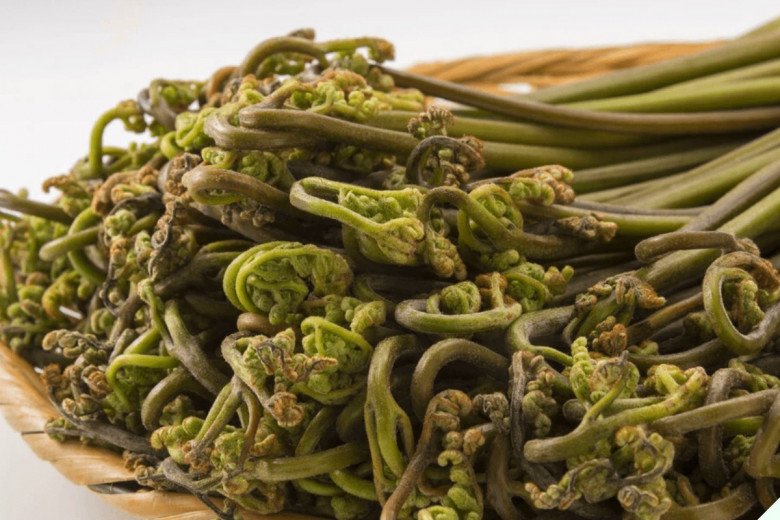 Loại cây có ngọn cong như con tôm được ví là “rau trường thọ”, Việt Nam có đầy mà ít người biết ăn - Ảnh 1.