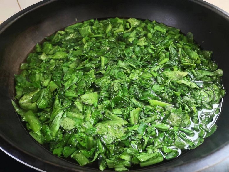 Toàn thân cây này đều ăn được, phần lá bổ nhất đem xào trứng dinh dưỡng tăng gấp bội - Ảnh 2.