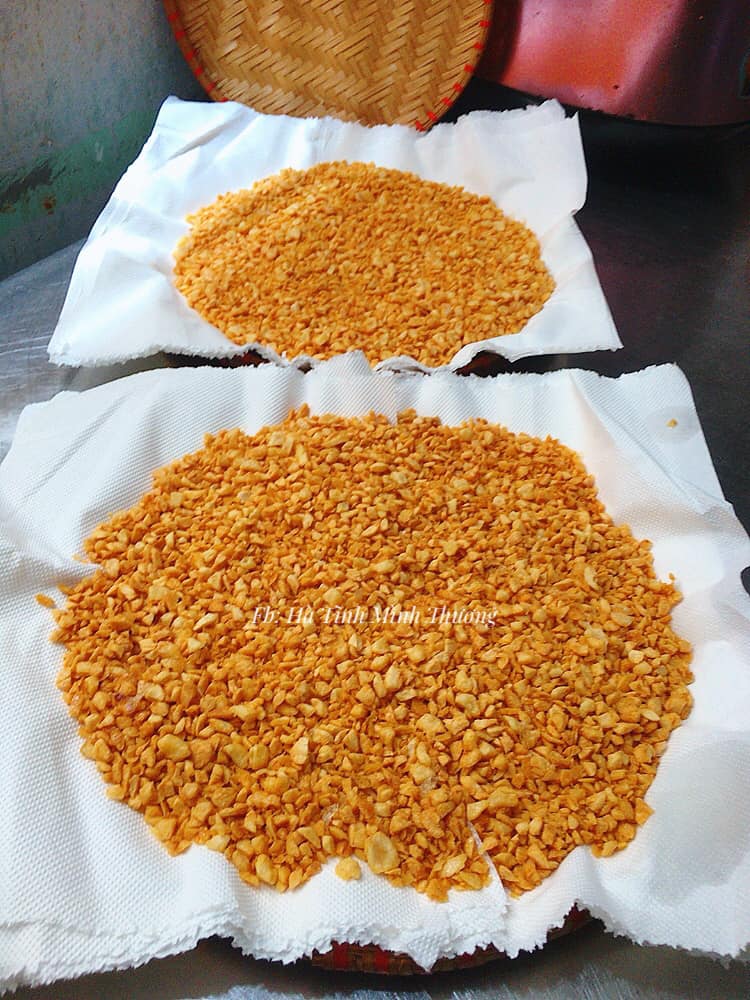 Bí quyết làm tỏi phi vàng ươm, giòn tan, không bị đắng hay vón cục - Ảnh 4.