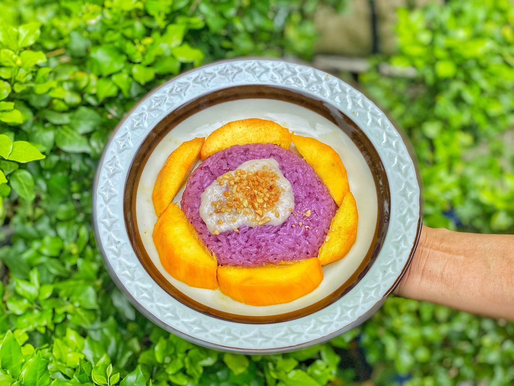 Tự nấu xôi xoài kiểu Thái bằng nồi cơm điện, ăn là nghiền - Ảnh 2.