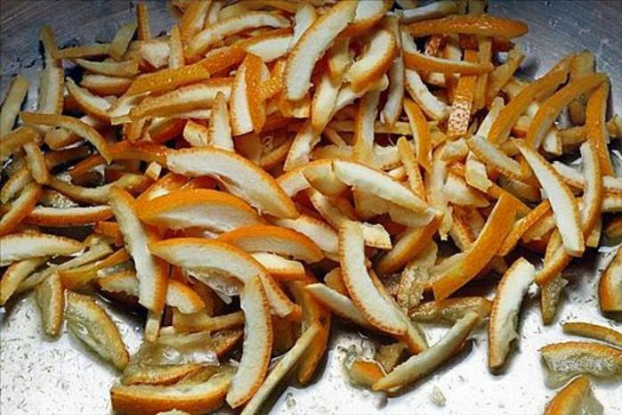 2 "bảo bối" trồng cây cảnh chế từ vỏ cam, vỏ chuối, tưới vài lần hoa nở vỡ chậu - Ảnh 3.