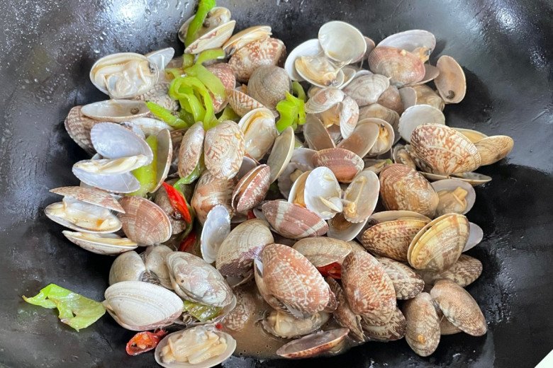 Rửa ngao đừng cho đinh hay ớt nữa, học 3 tuyệt chiêu này ngao tự nhả hết sạch cát không sót hạt nào - Ảnh 9. Rửa ngao đừng cho đinh hay ớt nữa, học 3 tuyệt chiêu này ngao tự nhả hết sạch cát không sót hạt nào - Ảnh 9.